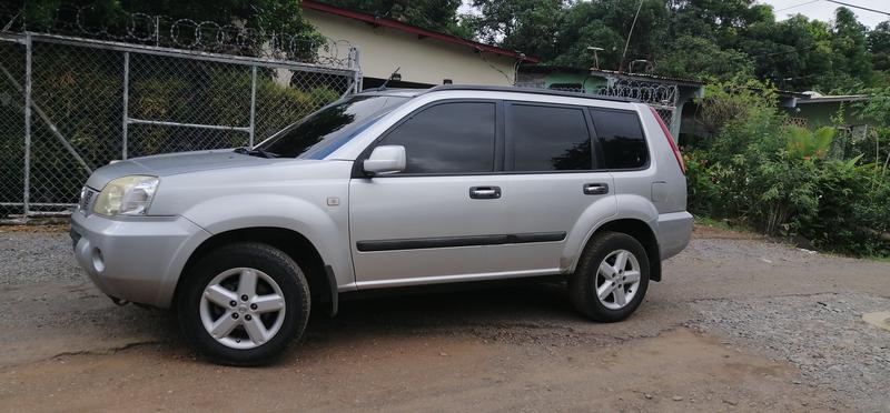 Nissan  • 2010 • 99,000 km 1
