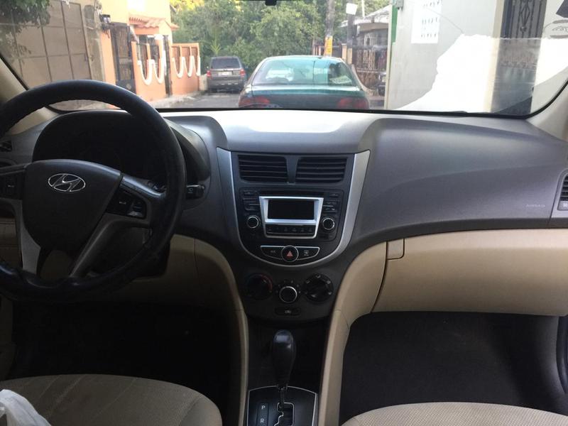 Hyundai Accent • 2014 • 140,000 km 3