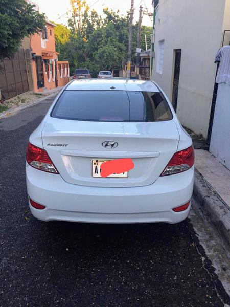 Hyundai Accent • 2014 • 140,000 km 4