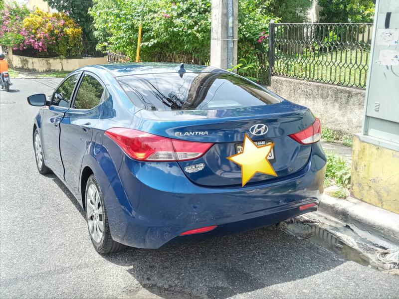 Hyundai Elantra • 2013 • 150,000 km 2