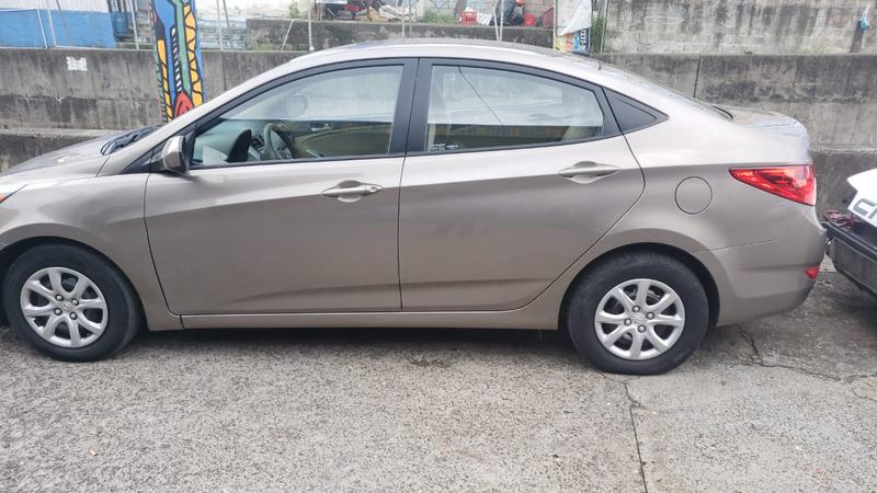 Hyundai Accent • 2014 • 600,001 km 3