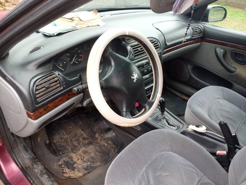 Peugeot  • 2004 • 11,000 km 7