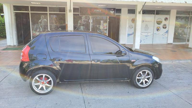 Renault Sandero • 2013 • 130,000 km 1