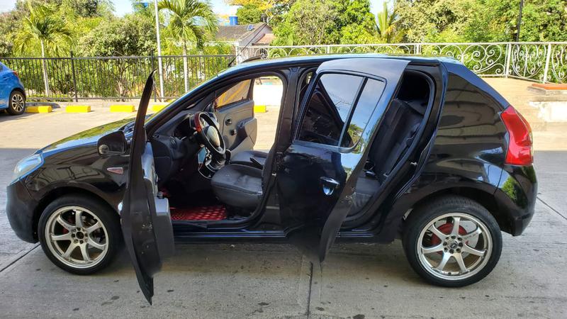 Renault Sandero • 2013 • 130,000 km 7