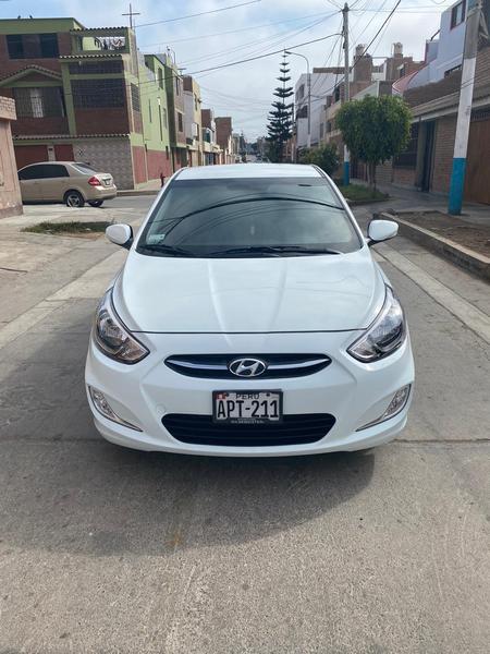 Hyundai Accent • 2016 • 54,600 km 3
