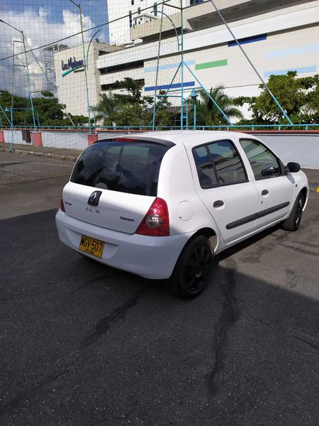 Renault Clio • 2013 • 72,000 km 6