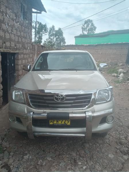 Toyota 4 Runner Limited • 2014 • 105,000 km 6