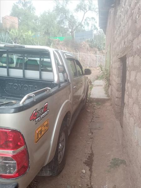 Toyota 4 Runner Limited • 2014 • 105,000 km 2