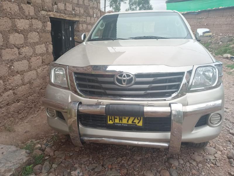 Toyota 4 Runner Limited • 2014 • 105,000 km 1