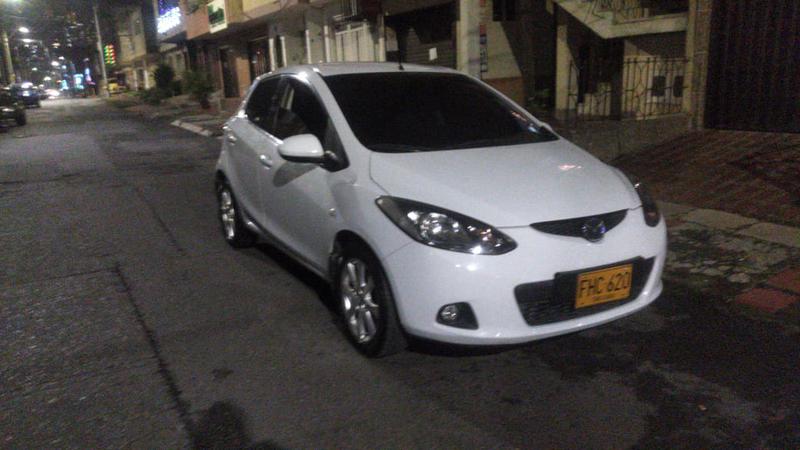 Mazda 2 • 2009 • 107,200 km 1