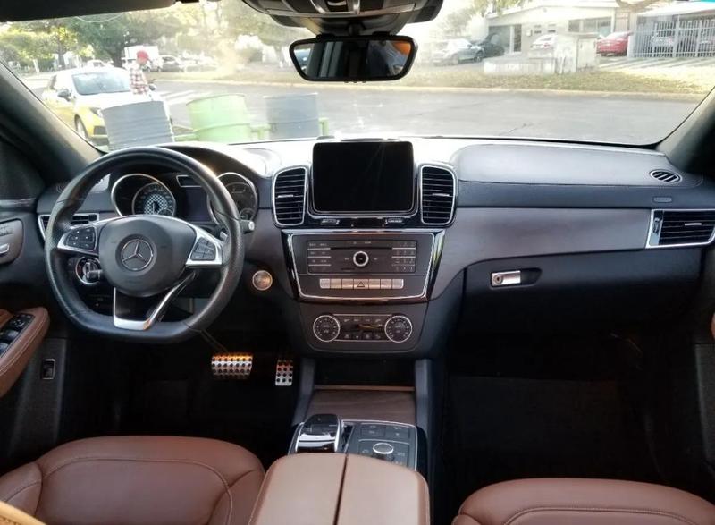 Mercedes-Benz GLE • 2018 • 51 km 8
