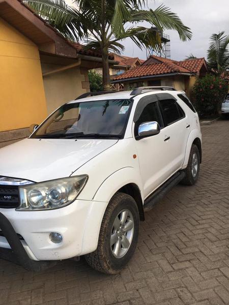 Toyota Fortuner • 2009 • 220 km 2