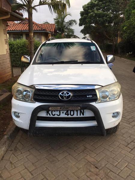 Toyota Fortuner • 2009 • 220 km 4