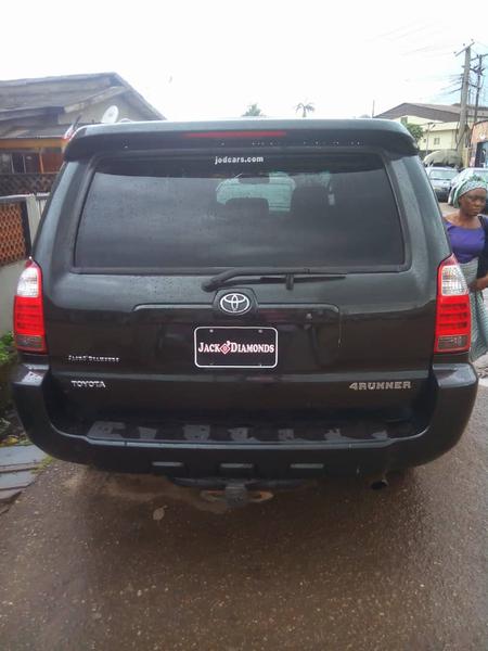 Toyota 4-Runner • 2007 • 189,000 km 2