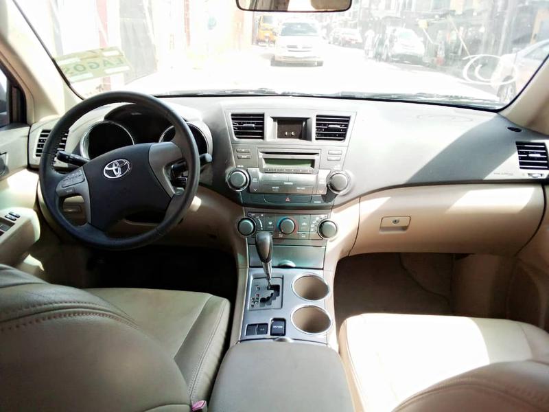 Toyota Highlander • 2009 • 200 km 6