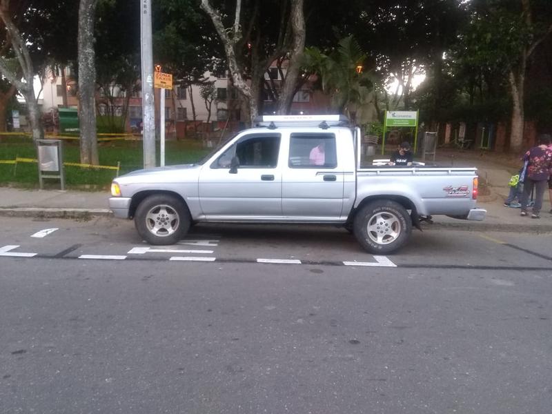 Toyota Hilux • 1995 • 120,000 km 1
