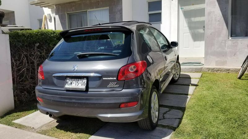 Peugeot 207 • 2011 • 110,000 km 1