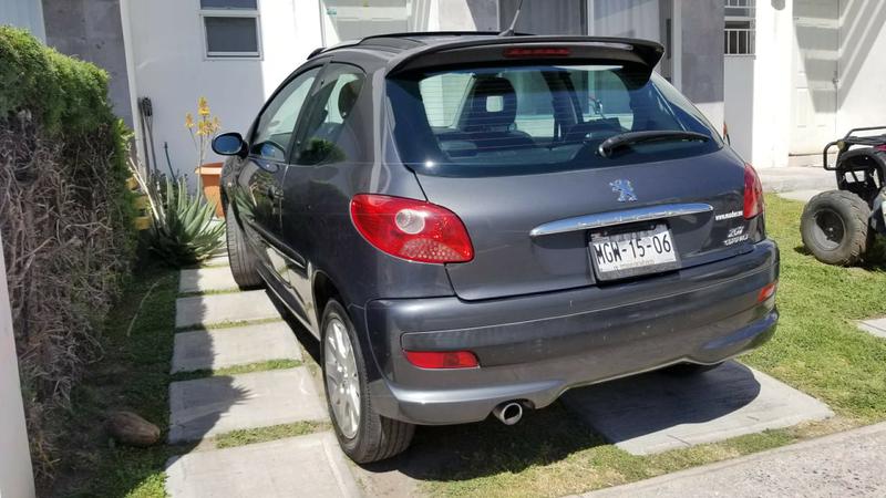 Peugeot 207 • 2011 • 110,000 km 2