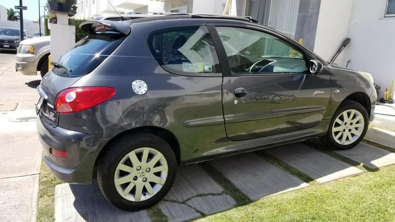 Peugeot 207 • 2011 • 110,000 km 5