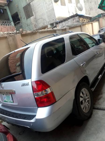 Acura MDX • 2005 • 185,000 km 8