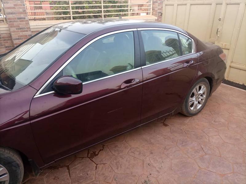 Honda Accord • 2009 • 186,000 km 2