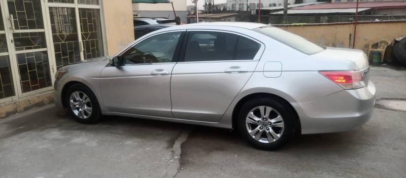 Honda Accord • 2010 • 130,240 km 4