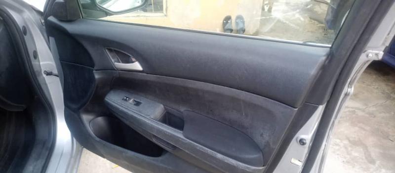 Honda Accord • 2010 • 130,240 km 3