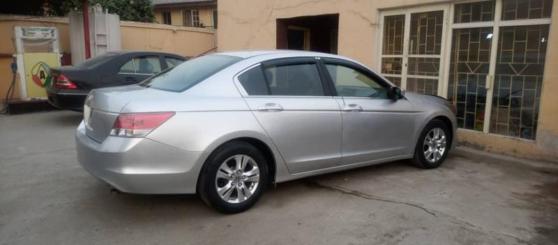 Honda Accord • 2010 • 130,240 km 5