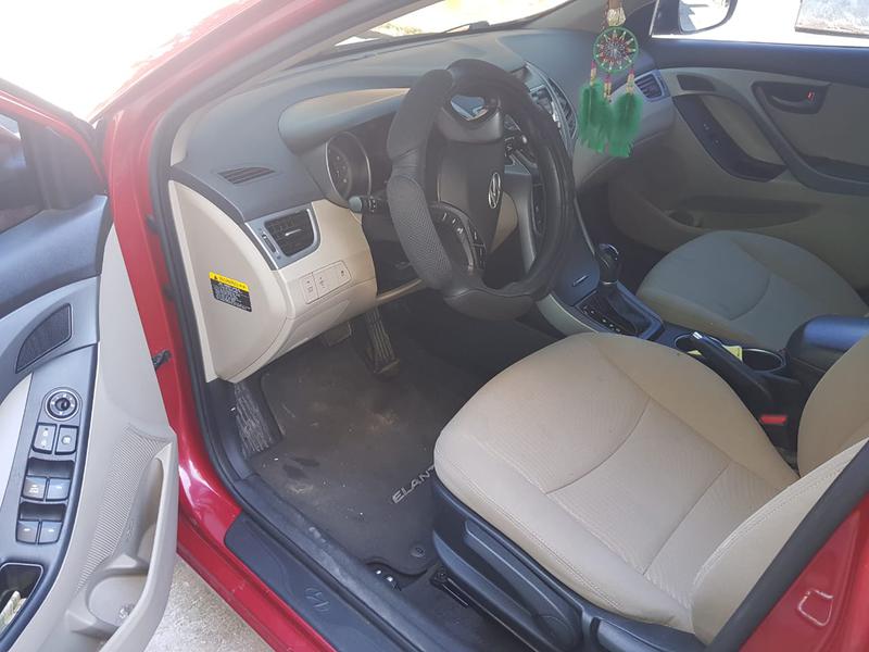 Hyundai Elantra • 2015 • 77,000 km 5