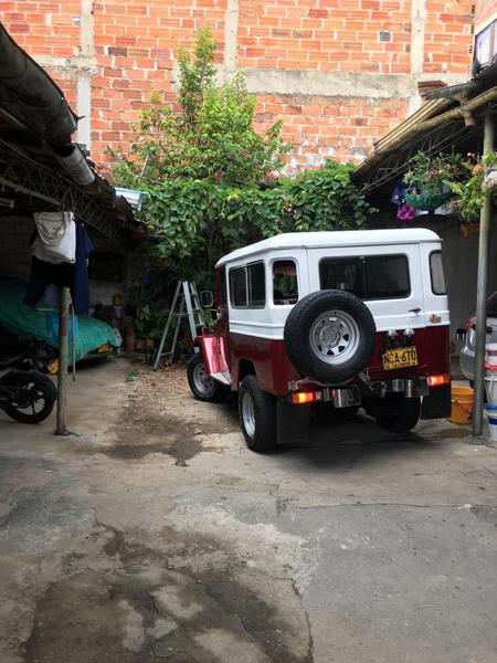 Toyota FJ Cruiser • 1978 • 100,000 km 8
