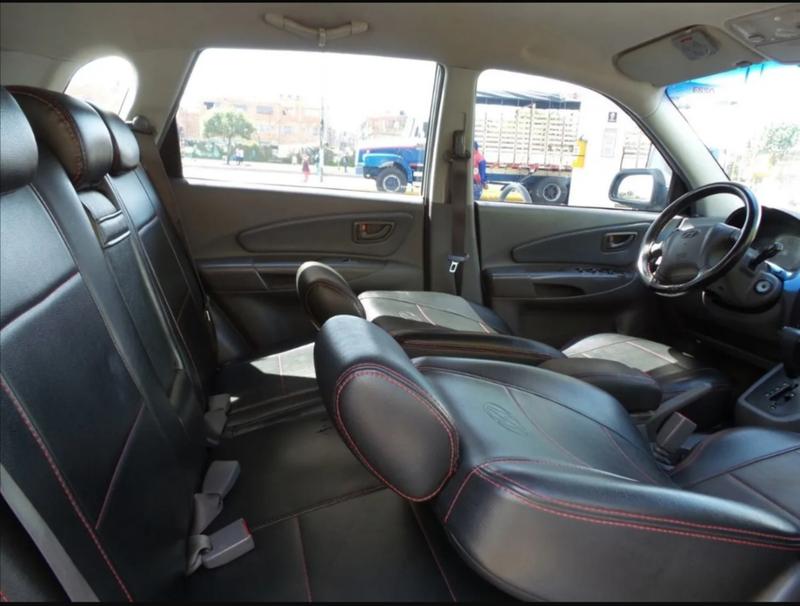 Hyundai Tucson • 2005 • 2,240,000 km 2