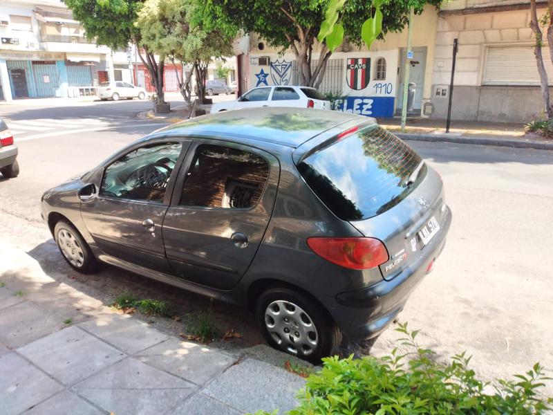 Peugeot 206 • 2012 • 104,000 km 2