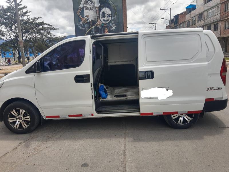 Hyundai H1 • 2010 • 185,000 km 4