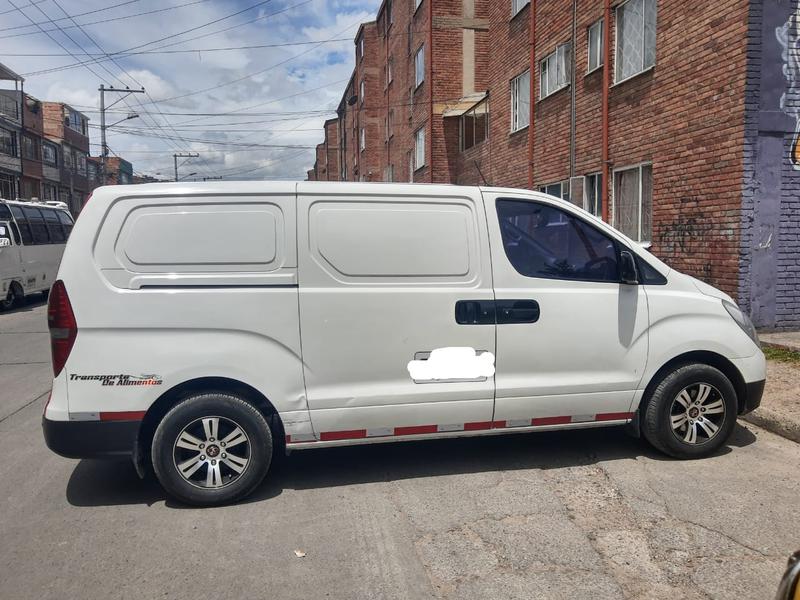 Hyundai H1 • 2010 • 185,000 km 2
