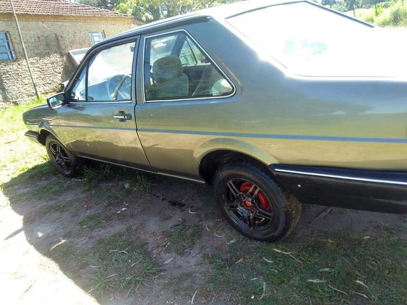 Volkswagen Santana • 1985 • 206,000 km 2