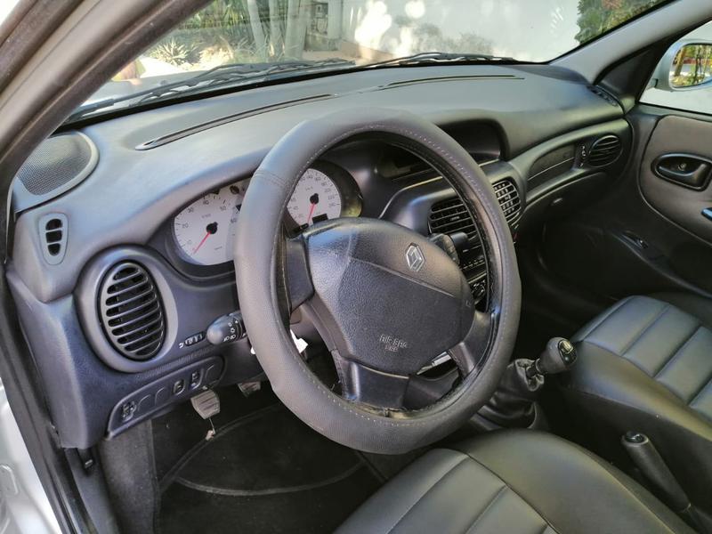 Renault Mégane • 2004 • 148,000 km 4