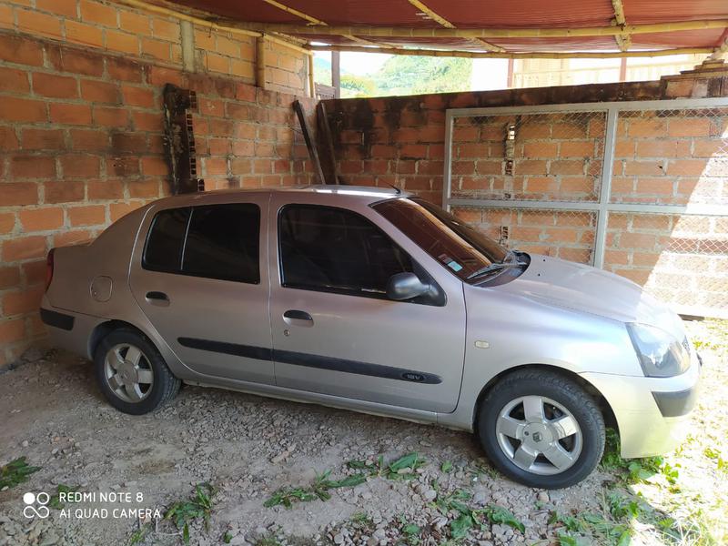 Renault Symbol • 2005 • 200,000 km 2