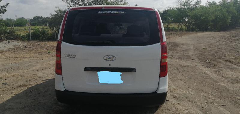 Hyundai Accent • 2010 • 278,000 km 12