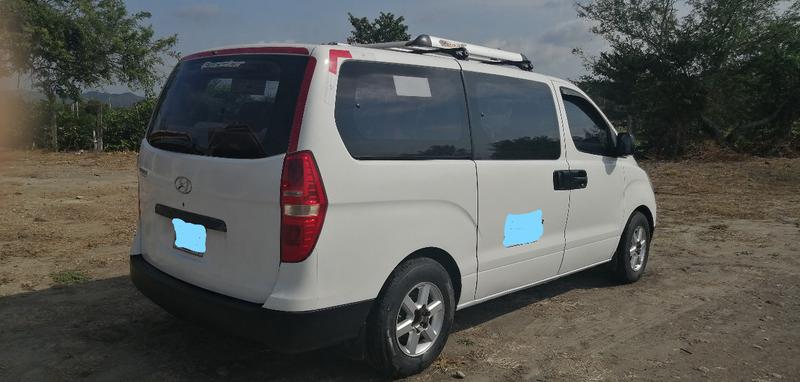 Hyundai Accent • 2010 • 278,000 km 3