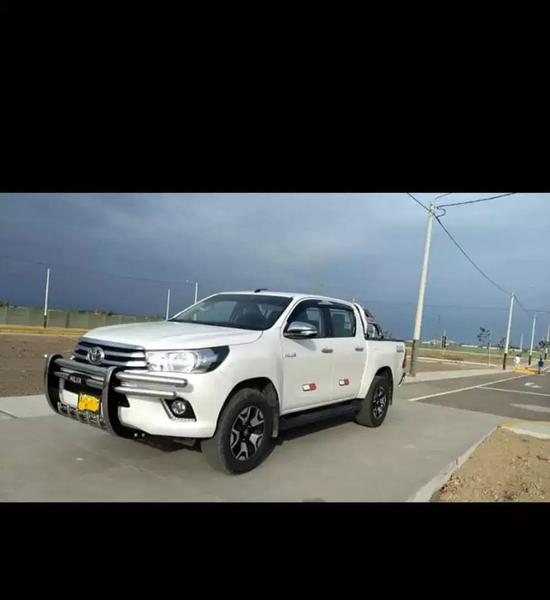 Toyota Hilux • 2016 • 95,000 km 3