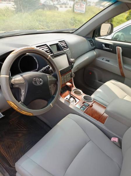 Toyota Highlander • 2010 • 61,825 km 6