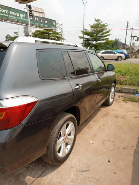 Toyota Highlander • 2010 • 61,825 km 3