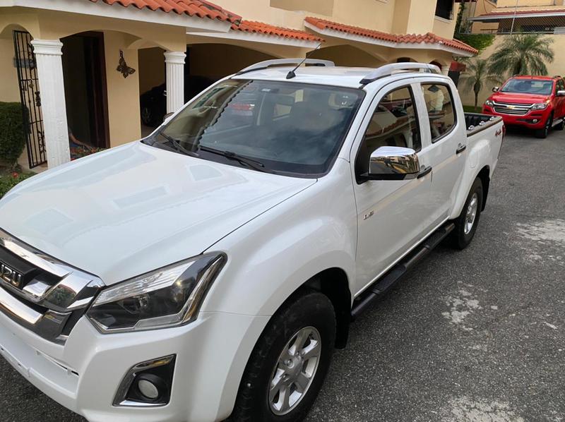 Isuzu D-MAX • 2017 • 11,111 km 1