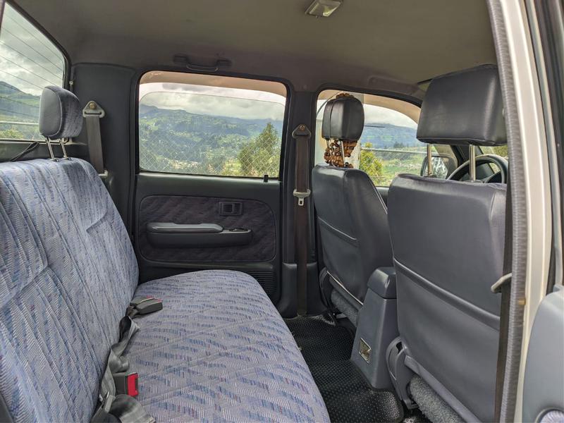 Toyota Hilux • 2005 • 180,000 km 5