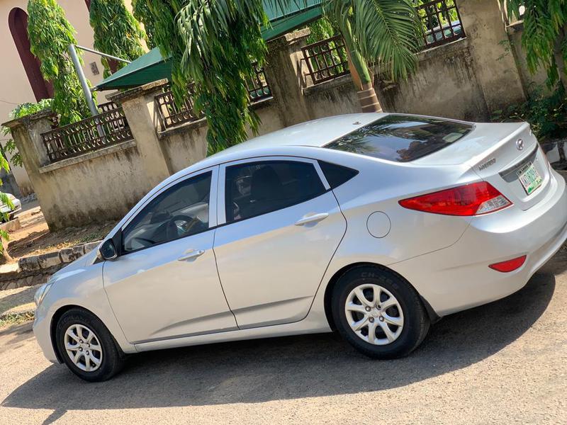 Hyundai Accent • 2012 • 65,000 km 4