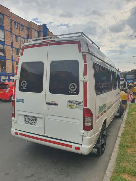 Mercedes-Benz 210 Van • 2003 • 80,000 km 8