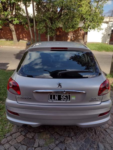 Peugeot 207 • 2012 • 100,000 km 1