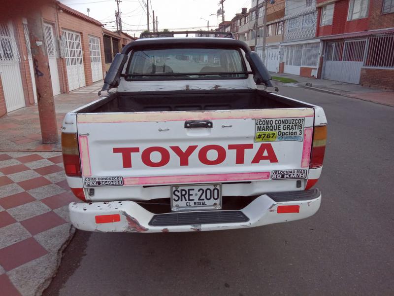 Toyota Hilux • 1998 • 300 km 2