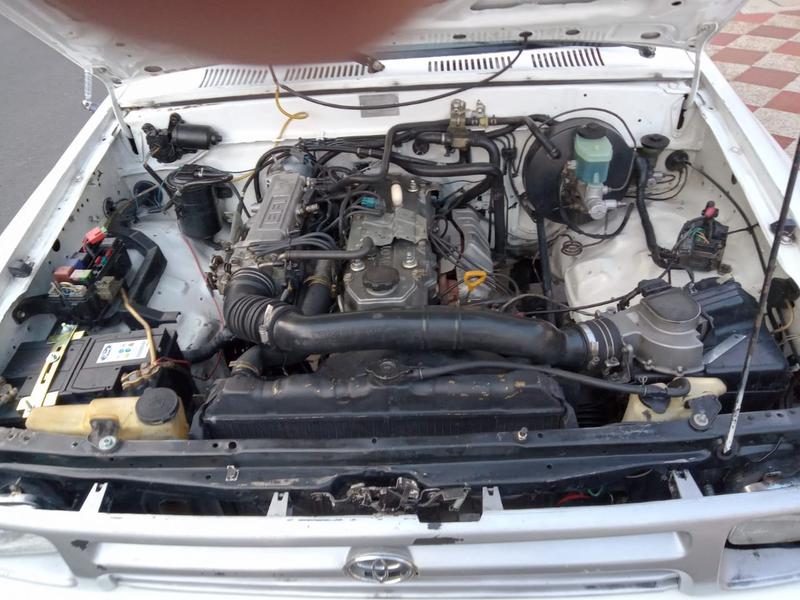 Toyota Hilux • 1998 • 300 km 4