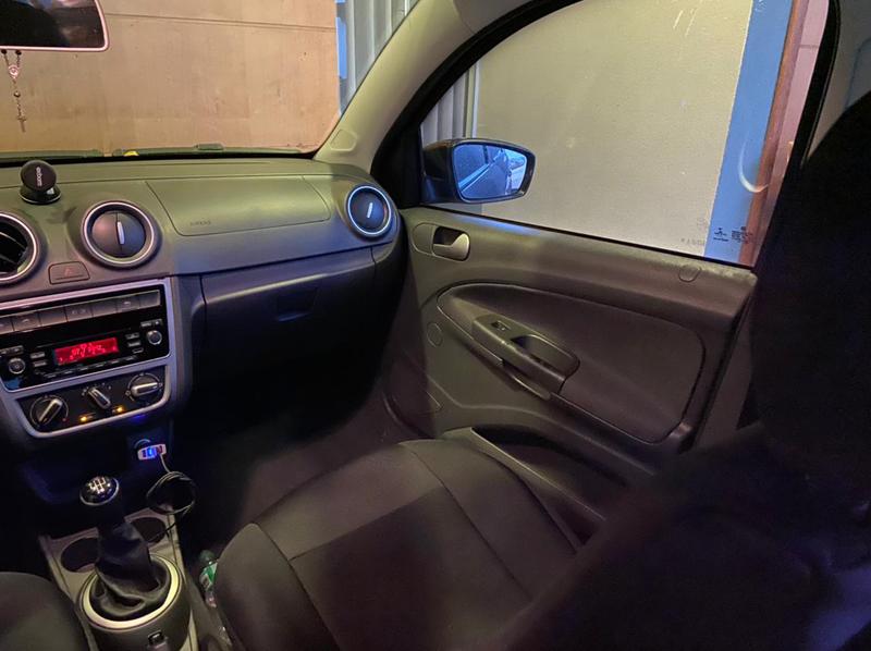 Volkswagen Gol • 2015 • 77,000 km 2